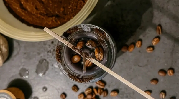 Deshalb solltest du Kaffeesatz also nie mehr wegwerfen! (Hätte ich das bloß eher gewusst)